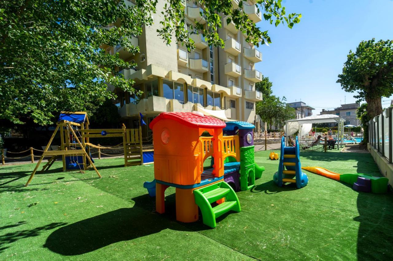 Hotel Oceanic Rimini Zewnętrze zdjęcie